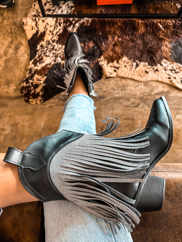 Cowgirl Shiny Black Boots