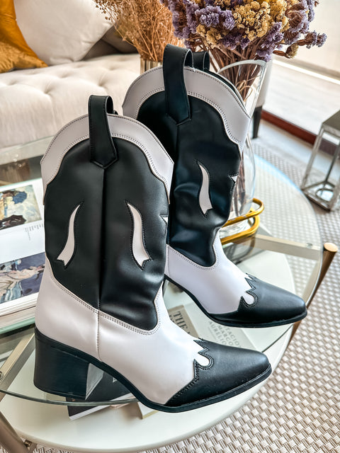 Cowgirl Star Black & White Boots