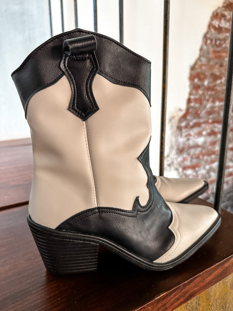 Cowgirl Mid Black Ice Boots