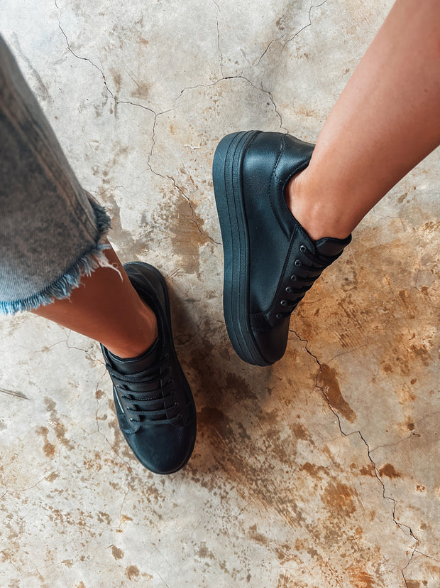 Italia Smile Black Sneakers