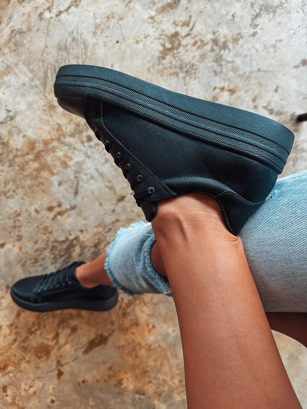 Italia Smile Black Sneakers