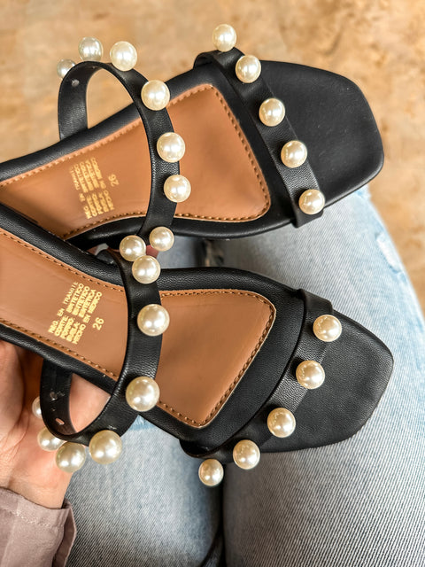 Double Pearls Black Sandals