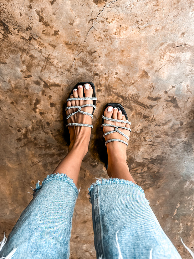 Noodle Shiny Black Sandals