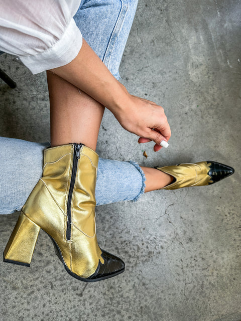 Nuevo Mexico Gold & Black Boots