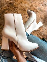Blooming Simple White Boots