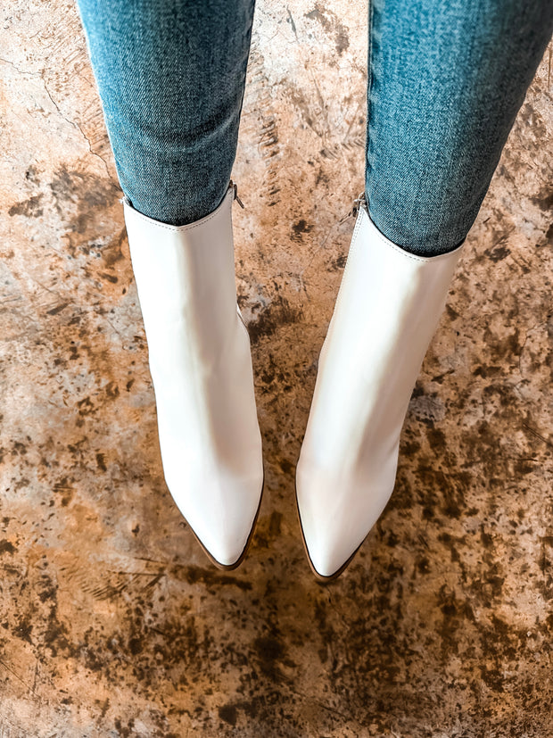 Blooming Simple White Boots