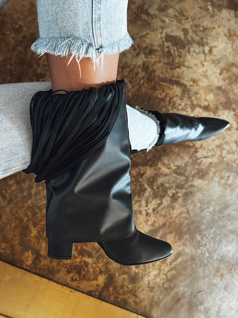 Valle Fringe Black Boots