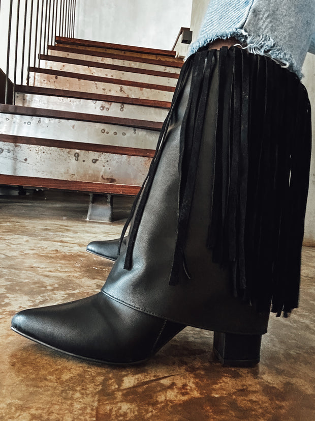 Valle Fringe Black Boots