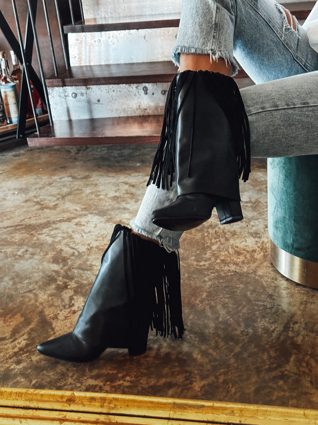 Valle Fringe Black Boots