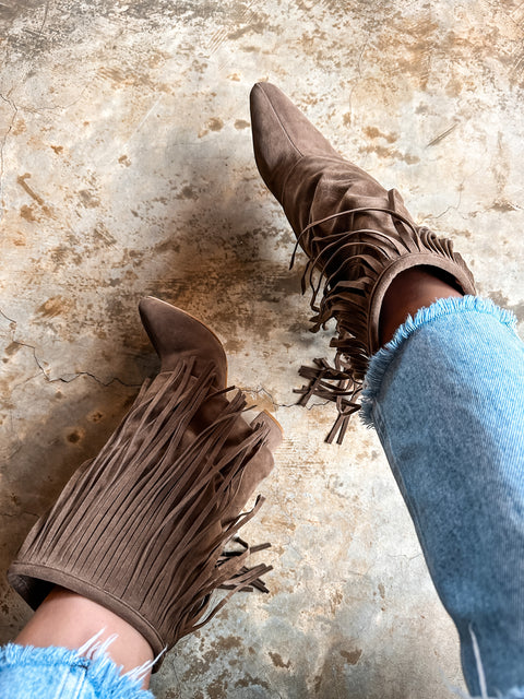 Valle Fringe Tobacco Boots