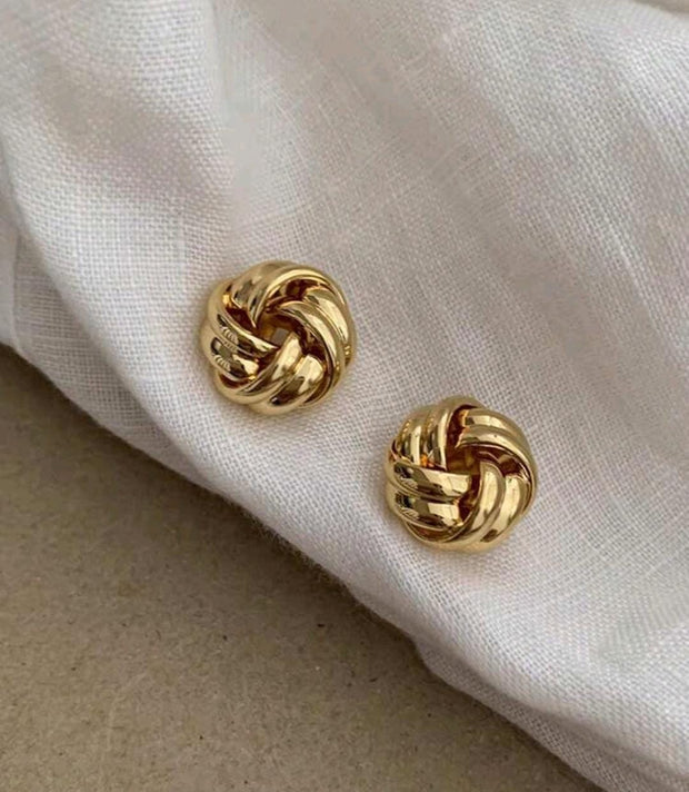 🎁 Aretes Dorados Regalo (100% off)