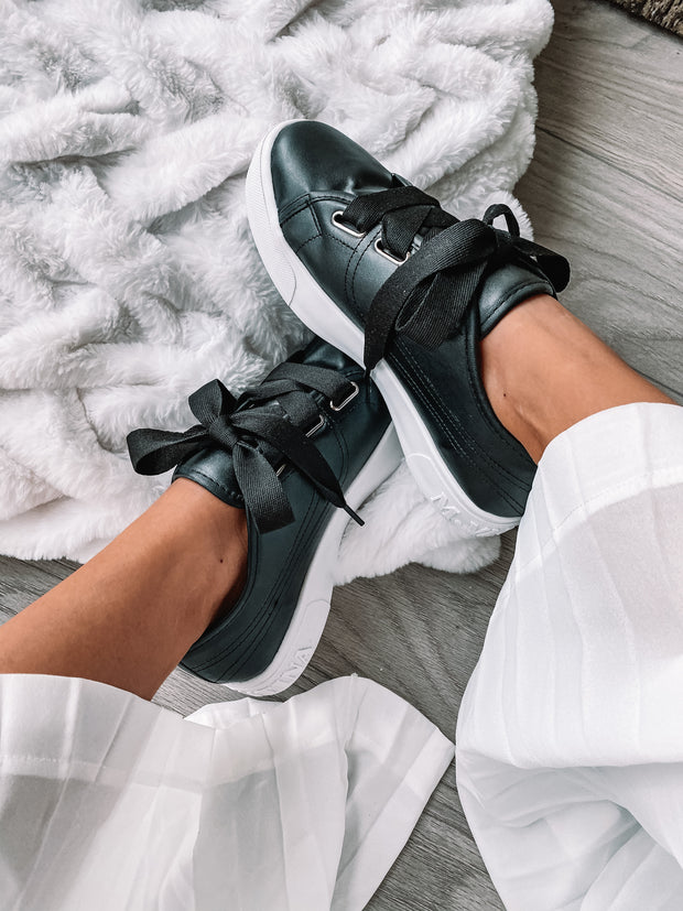 Tenis Brooklyn con agujetas negras