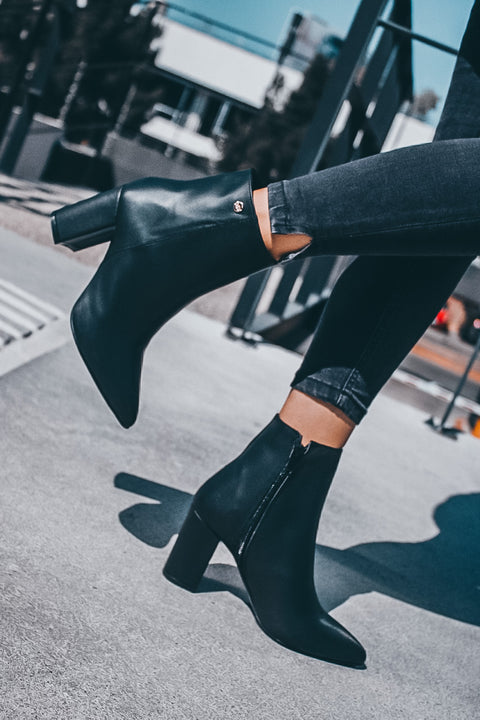 Blooming Boots Black