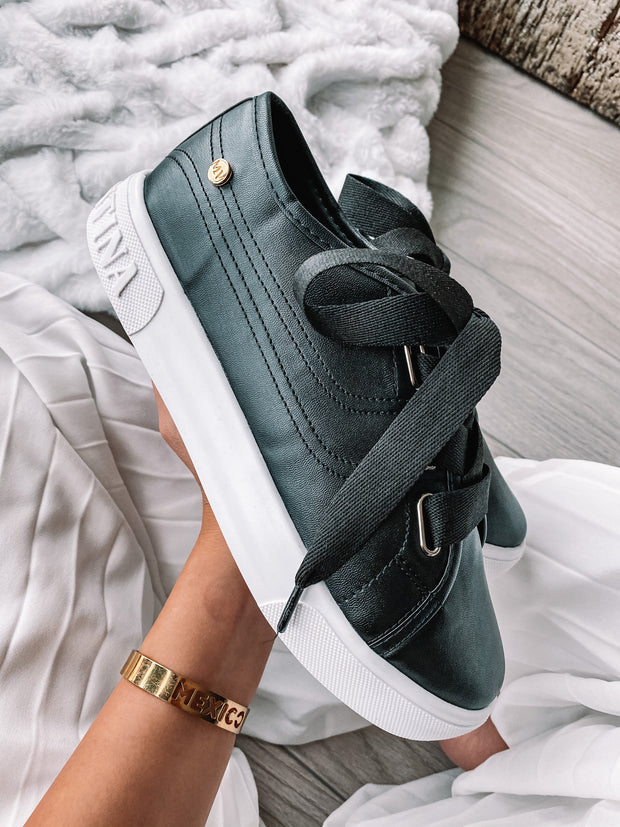 Tenis Brooklyn con agujetas negras